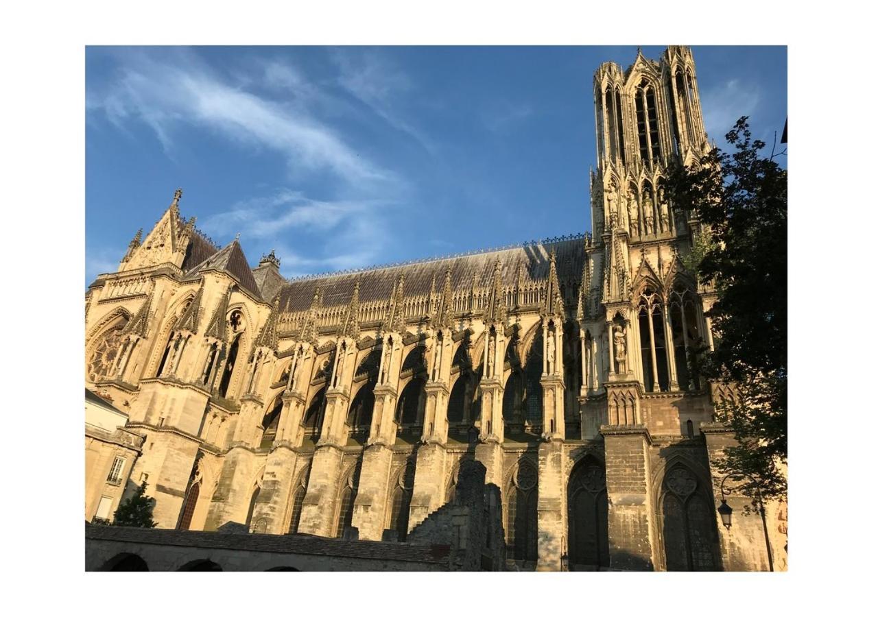 Suite Du Crypto - Vue Imprenable Sur La Place Du Forum Reims Exterior foto