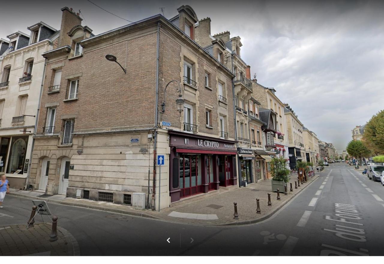 Suite Du Crypto - Vue Imprenable Sur La Place Du Forum Reims Exterior foto